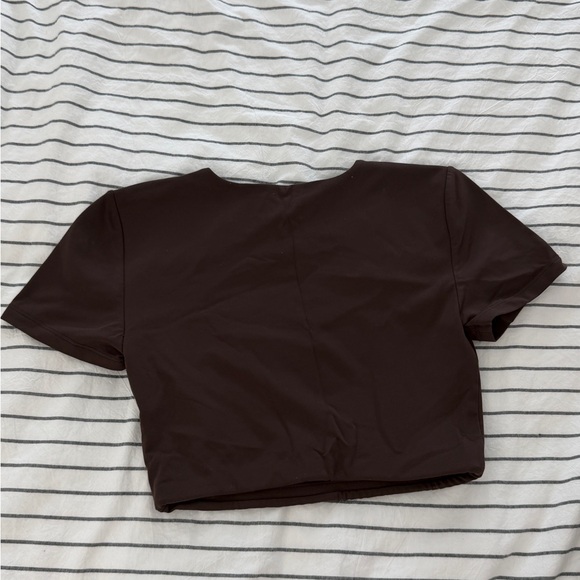 Aritzia contour Dark Brown Short Sleeve Tee - Picture 2 of 3